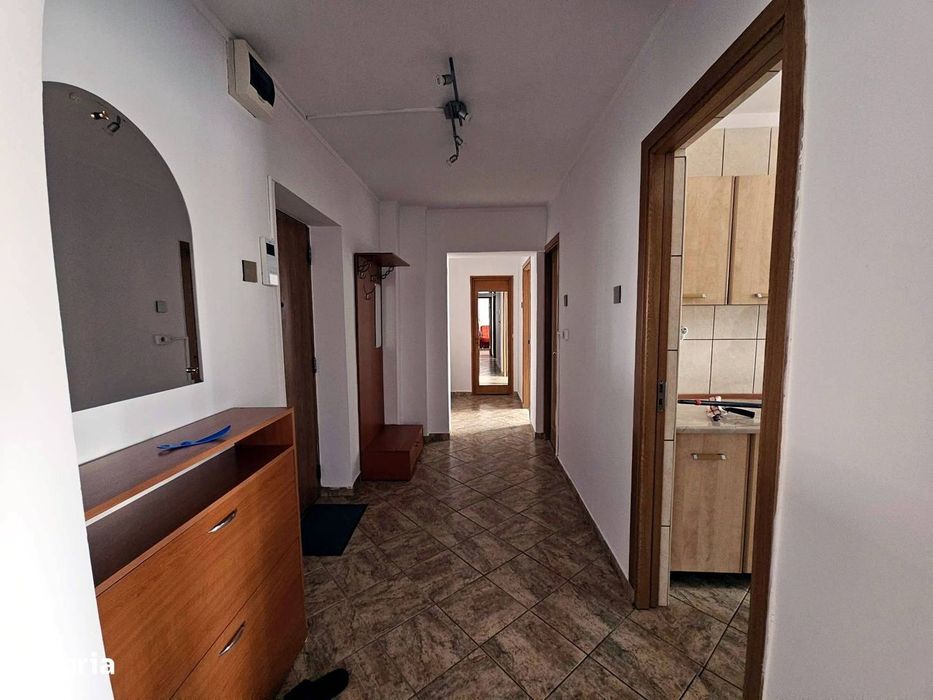 Inchiriez 2 camere Piata Victoriei - decomandat (proprietar)
