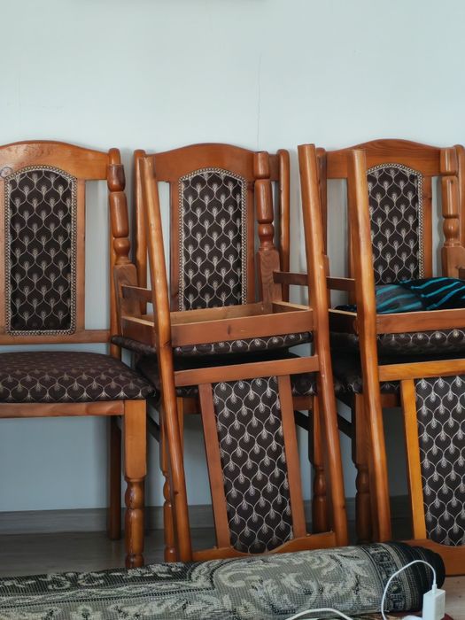 Продаеться, уголок, стол и 6 стульев