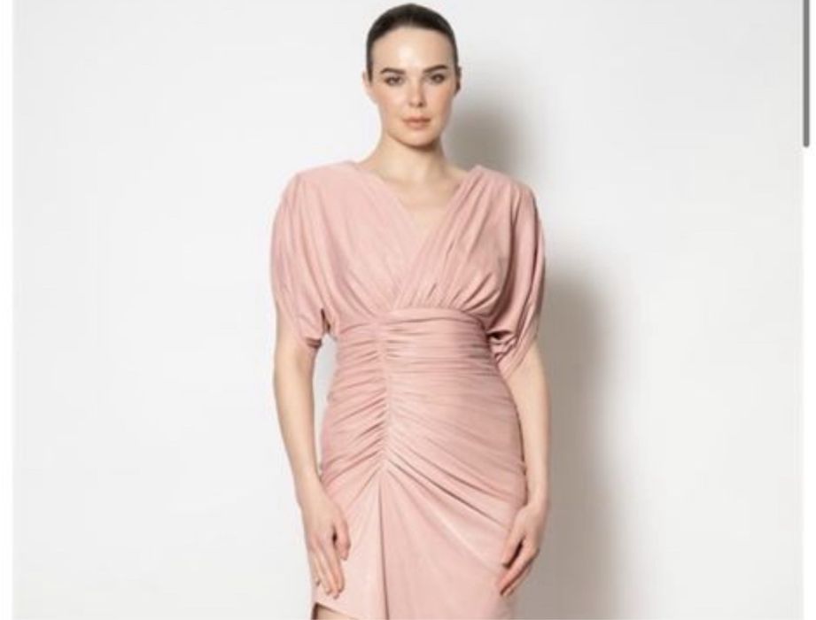 Чисто нова рокля в нежно розово