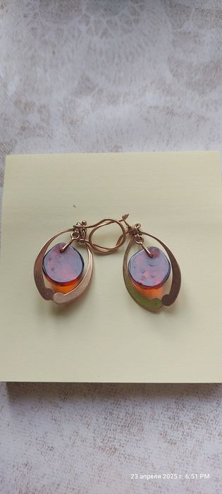 Продаются золотые серьги с янтарем