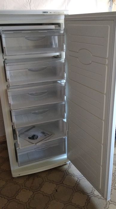 Морозильник Atlant M-7184.         240 л.