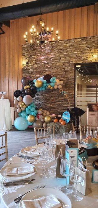 Botez, nunți, petreceri - evenimente cu baloane și flori artificiale