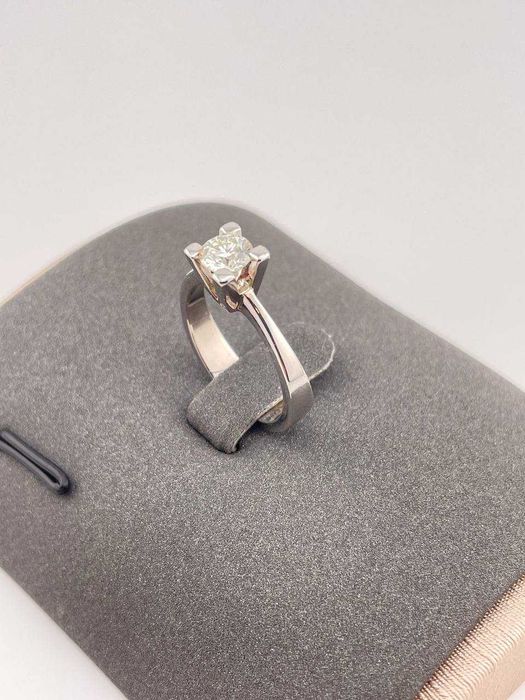 Кольцо с бриллиантом 0,5кт