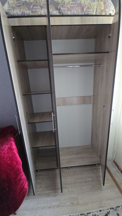 Продам в шкаф б/у