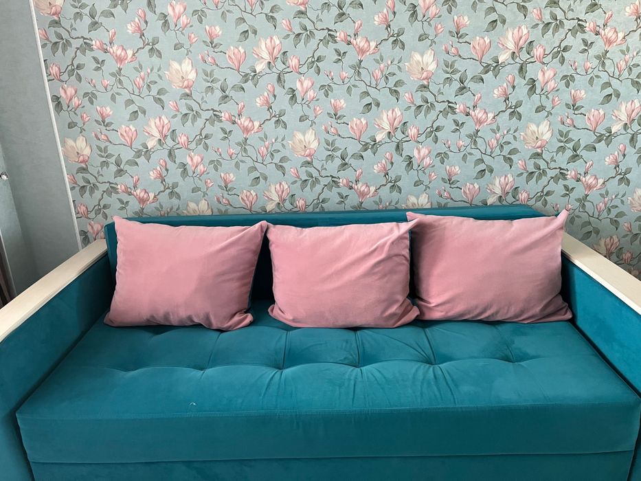 Срочно продаю диван в отличном состоянии