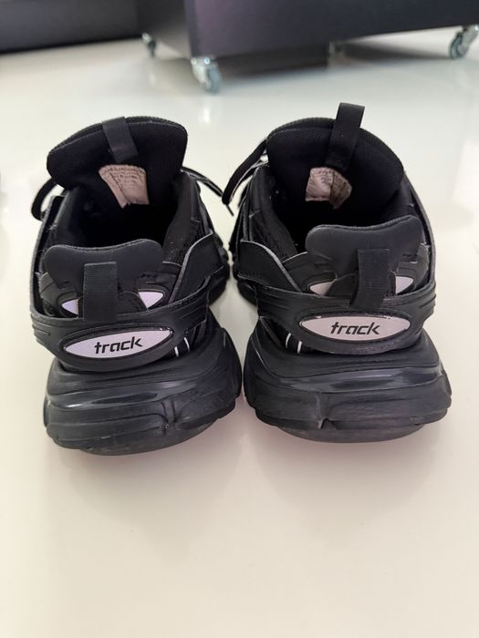 Balenciaga trainer track