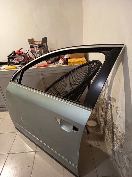Vând ușă față stânga Passat B6