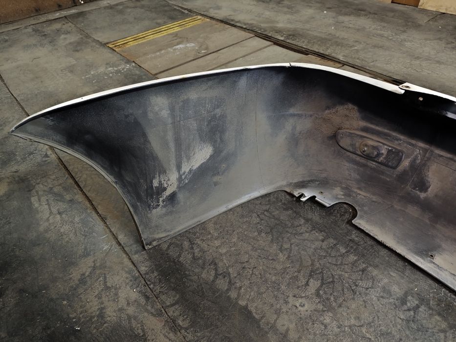 Бампер задний Приора 1, белый, с катафотами.