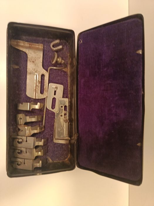 Кутия от шевна машина Гринцнерь