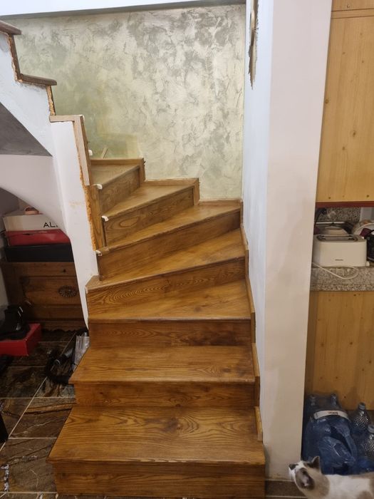 Scări lemn masiv, balustrade, trepte, contratrepte