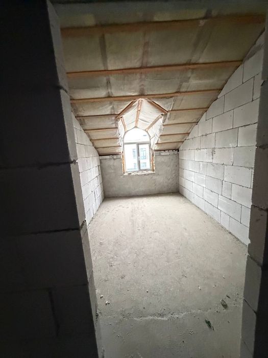 3хоналик мансарда крытый рынок 96квм