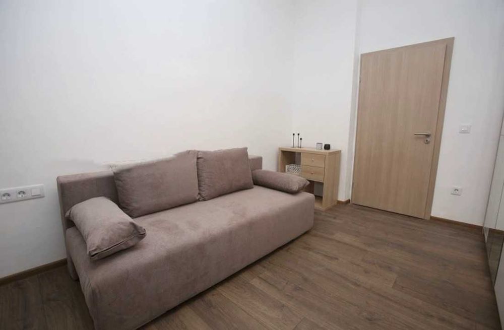 Тристаен апартамент под наем в Идеален Център, 2176074