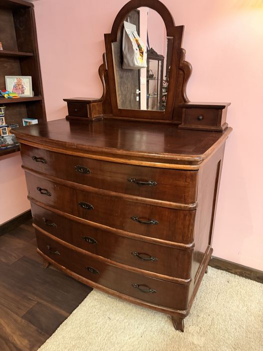 Масивен дървен скрин 112х66 мебел орех