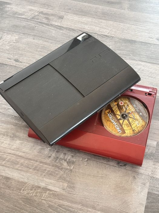 Продавам 2 PS3 slim