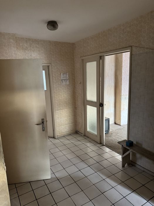 Продава се Тристаен апартамент в Кърджали, Център - 90 кв.м за 539 €/кв.м - Снимка #6