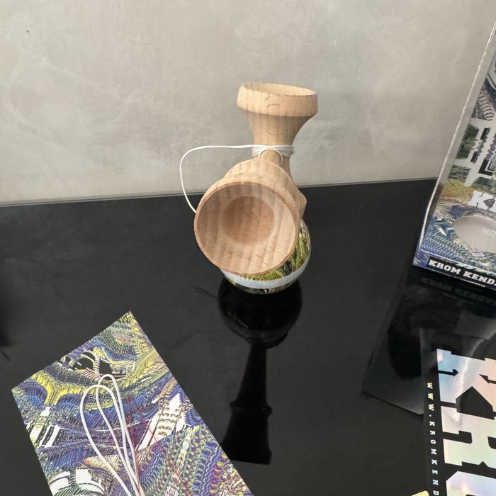 Krom Noia 6 | Sticky Clear