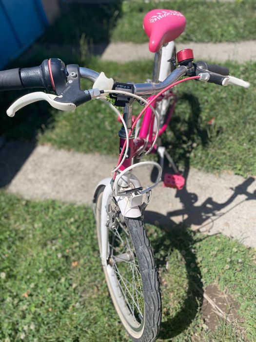 Bicicleta roz pentru fetite!
