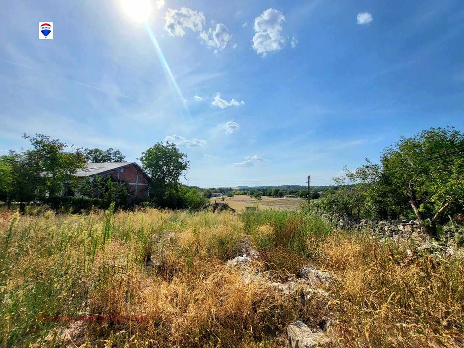 Парцел за продажба в с. Червена вода