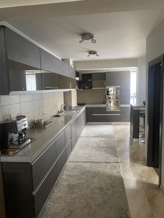 Vand vila P+4, 2011, 430 mp, curte 80 mp, zona One Cotroceni Park