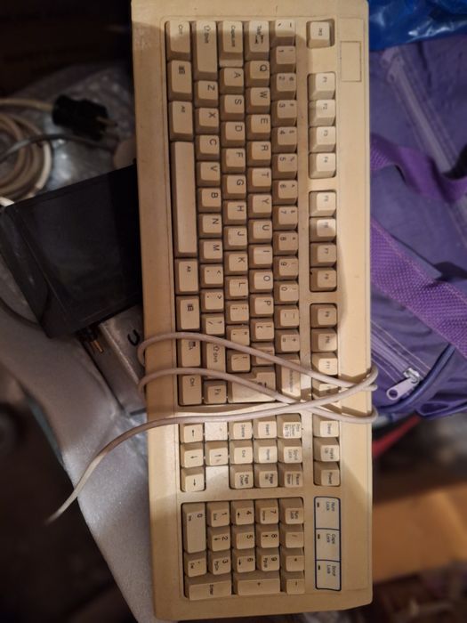 Vând calculator Pentium 2 Intel 350