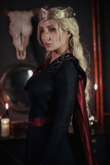 Рокля на Рейнира Таргериан от Къщата на дракона