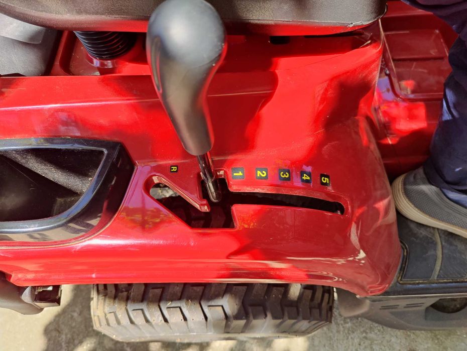 Продава се тракторна косачка