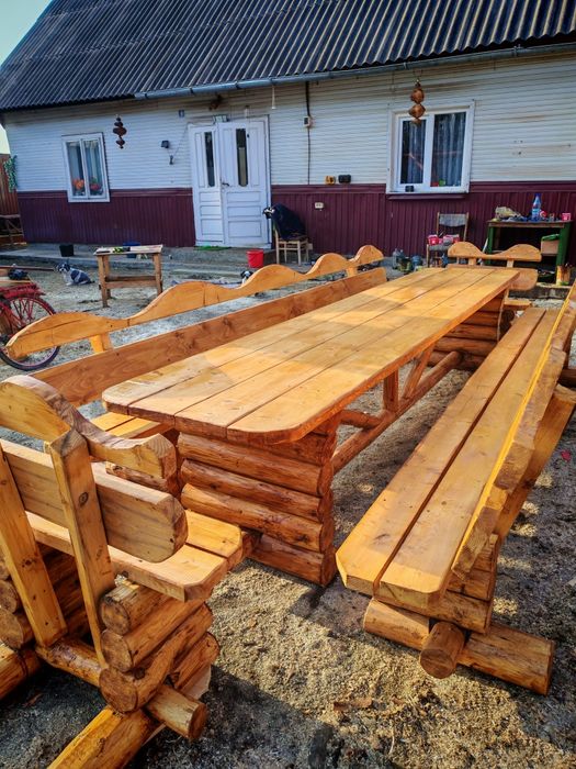 Vând mese cu scaune rustice