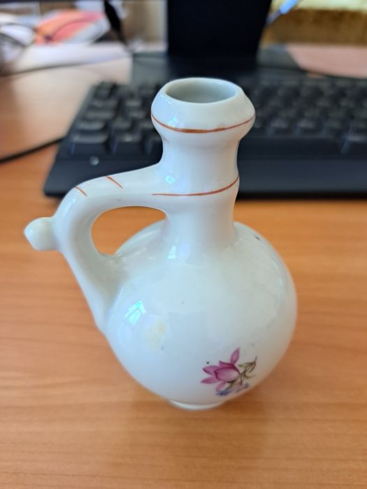Порцеланова стомничка!