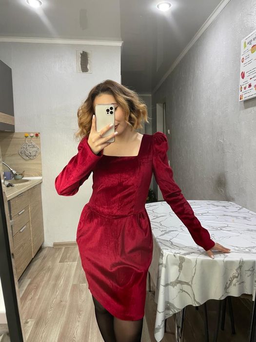 Продам платья новые