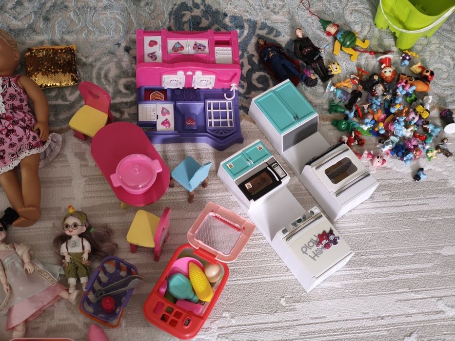 Продам большой пакет игрушки.