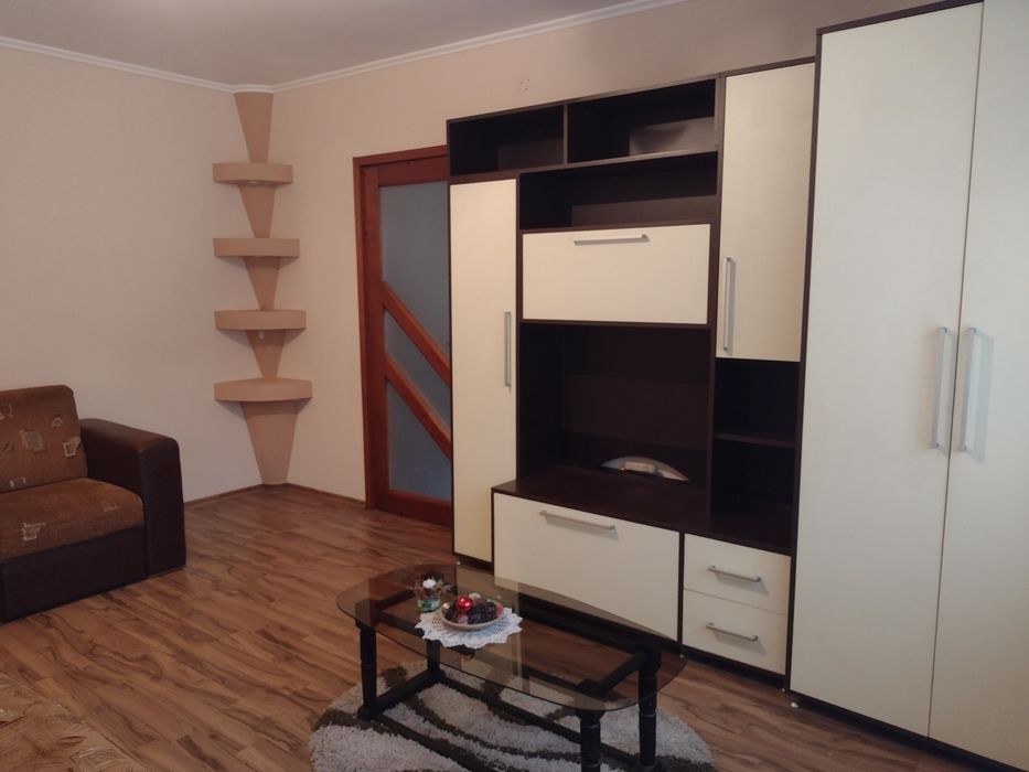 Inchiriez apartament