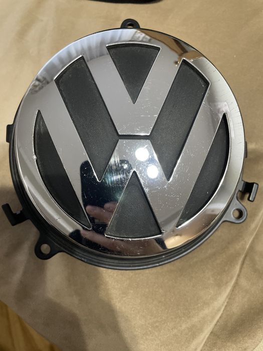 Sigla/ emblema cu inchidere passat b6 2006