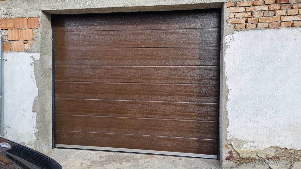 uși de garaj rezidențiale