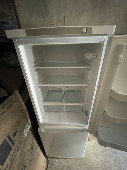 Холодильник indesit es20a
