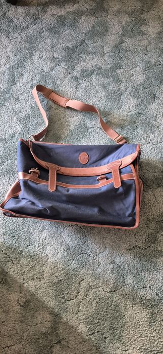 Vand geanta   mare în stare foarte bună