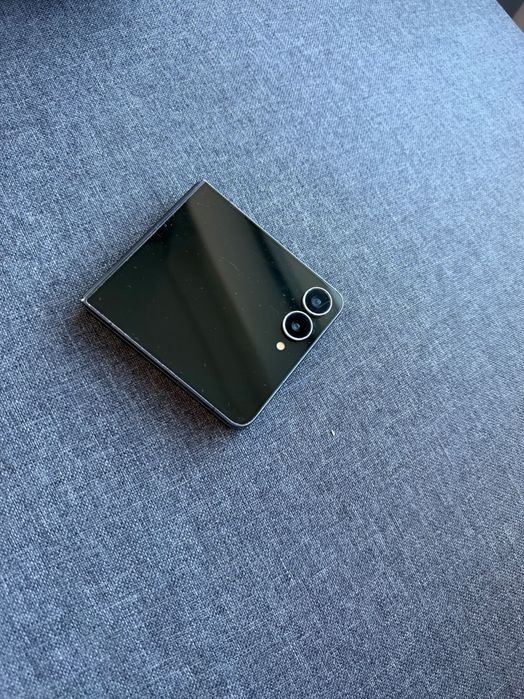 Samsung z7 flip black