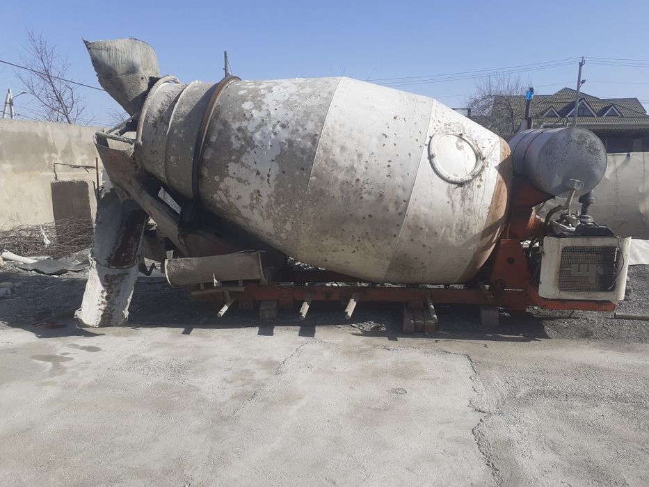 Автобетоносместитель миксер