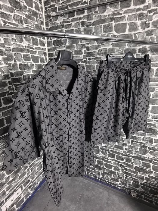 Luis Viton летен екип с яка