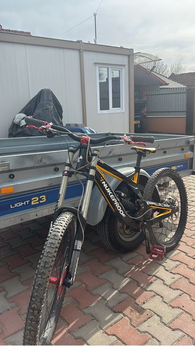 Bicicleta Nukeproof downhill