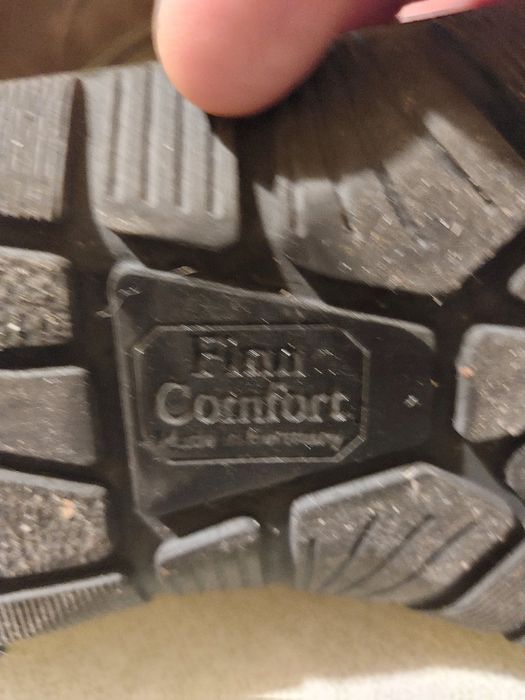 Продавам туристически обувки