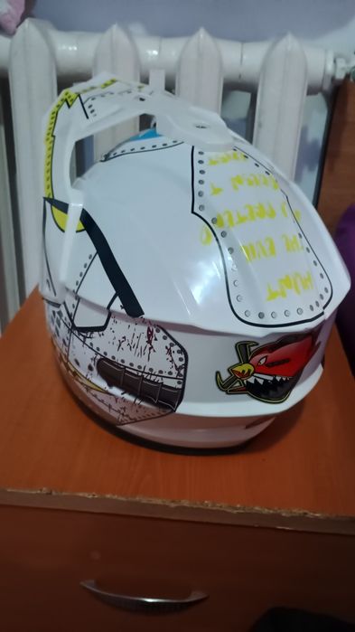 Vând cască pentru motocross