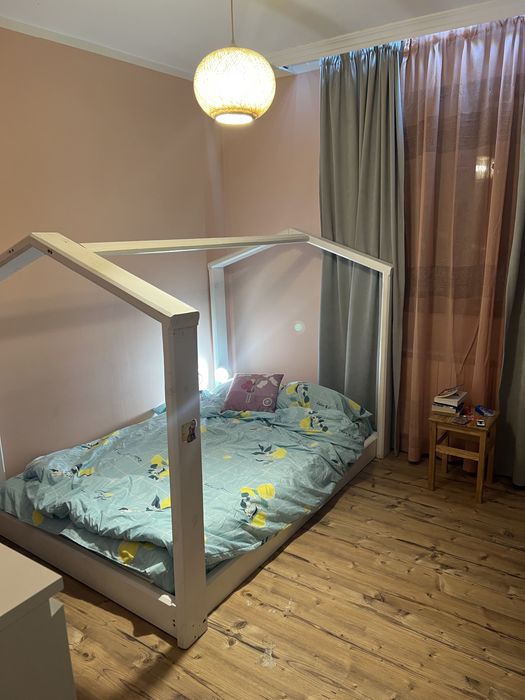 Детско легло с конструкция къщичка