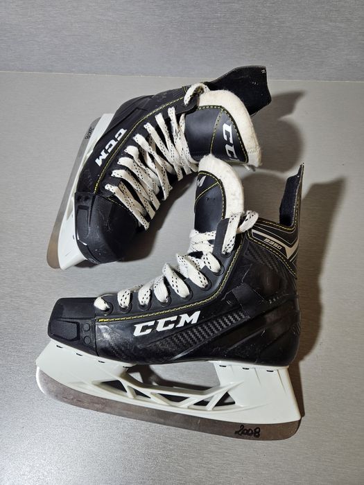 Patine hochei 3008 CCM Super Tacks, marime 38.5, lungime interioara 25cm.