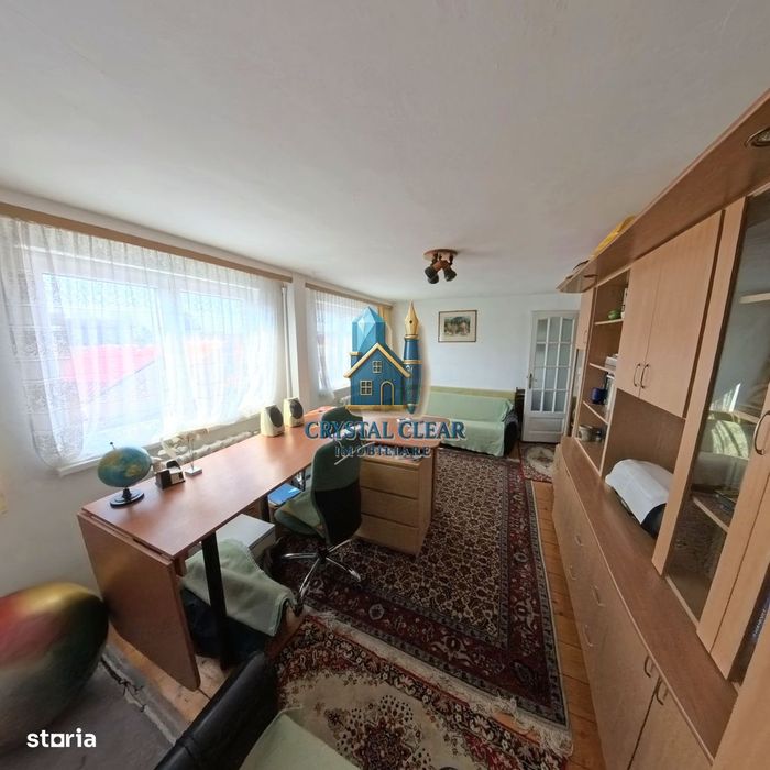 Două case în curte comună, 6 camere + 385 teren - zona semicentrală