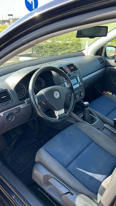 Vând Volkswagen Golf V