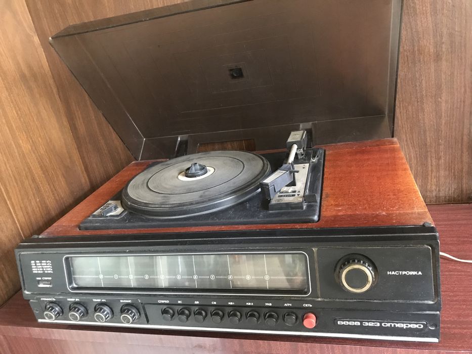 Продам виниловый проигрыватель