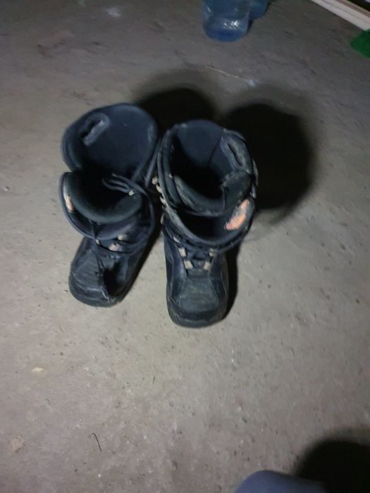 Vând placa snowboard, legături, boots, casca și ochelari