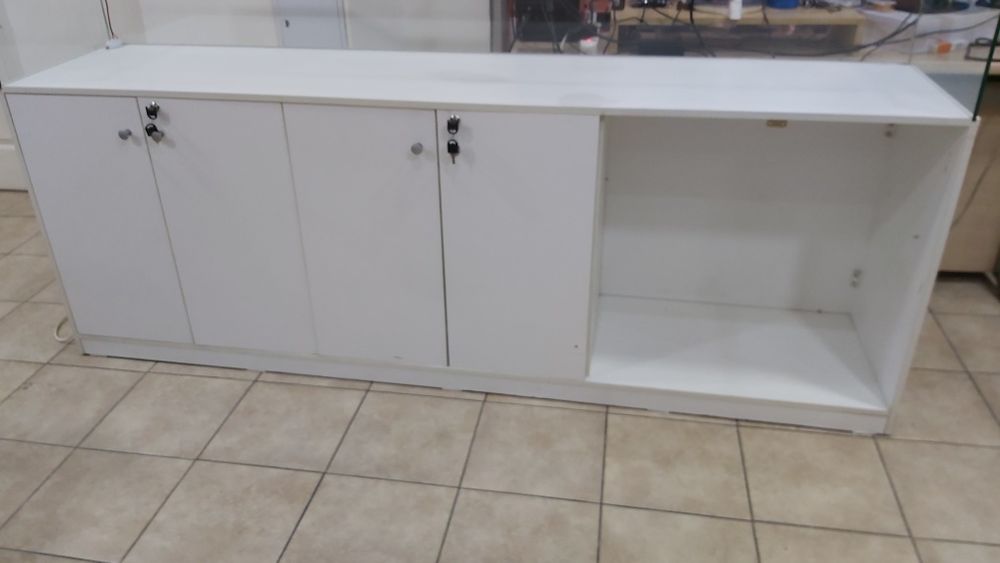 Витрина с подсветкой