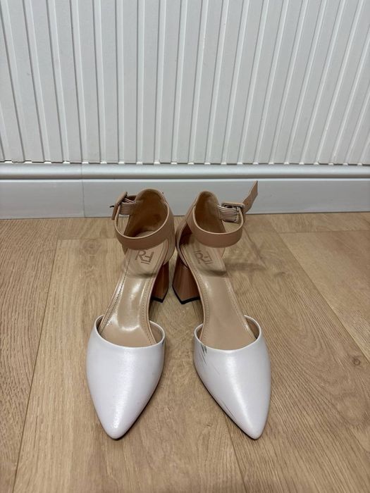 Продам босоножки