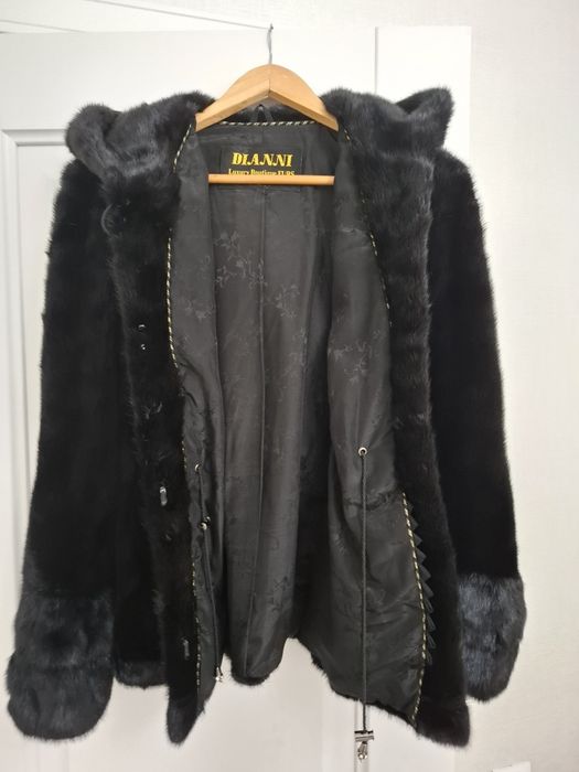 Женская.         шуба